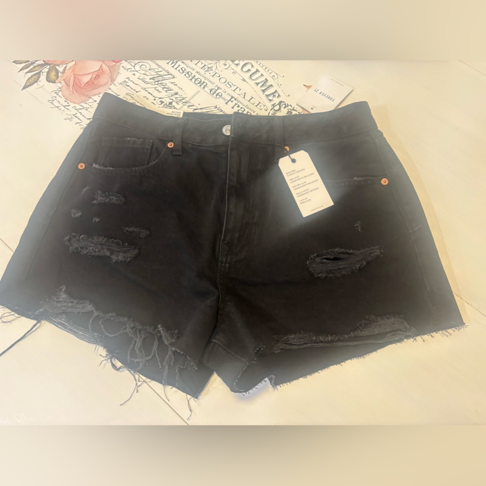 Forever 21 woman black shorts